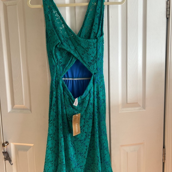 Dress - Picture 2 of 4